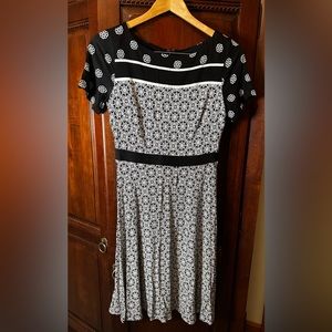 Ann Taylor Loft size 2 black and white dress